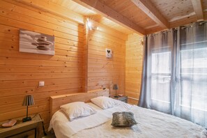 3 makuuhuonetta, silitysrauta/-lauta, vauvan matkasänky, ilmainen Wi-Fi