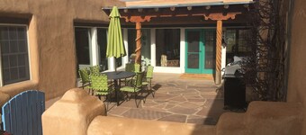 Peaceful & Roomy - Very close walk (5 Blk) to Historic Plaza dining & shopping