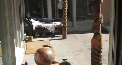 Ruhig und geräumig - sehr nahe zu Fuß (5 Blocks) zum Historic Plaza Restaurants und Einkaufsmöglichkeiten