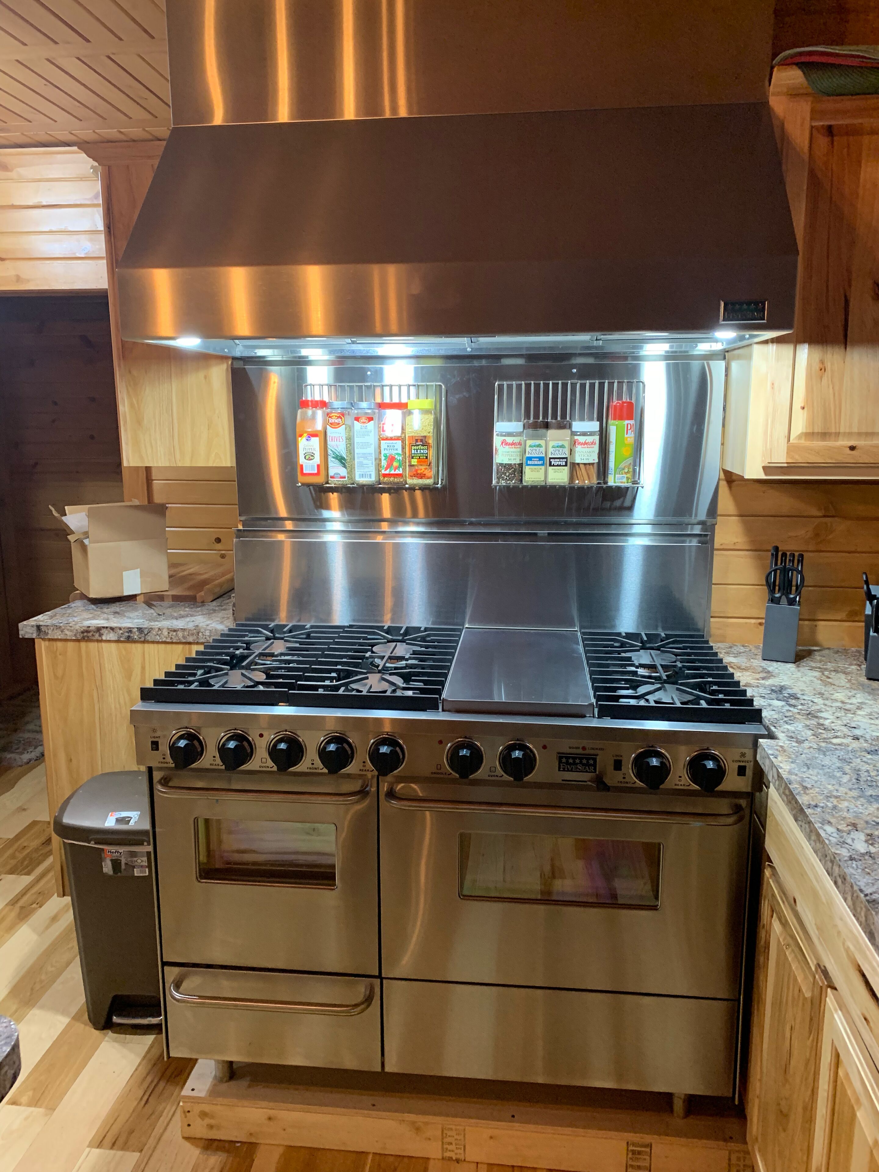 The Willow Cabin - Luxury Cabin on the Creek close to attractions