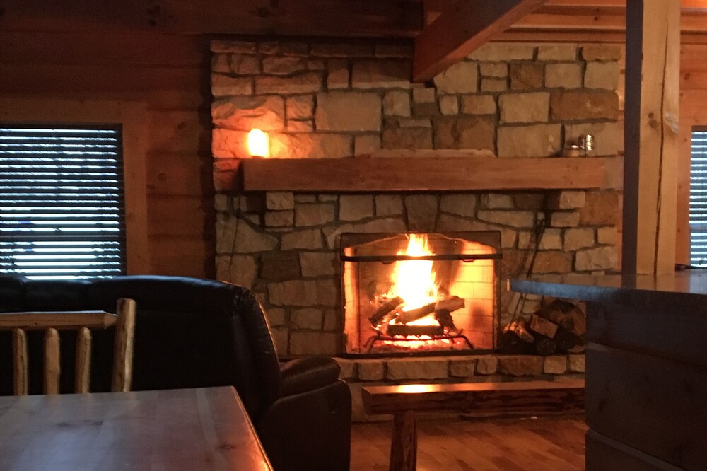 The Willow Cabin - Luxury Cabin on the Creek close to attractions