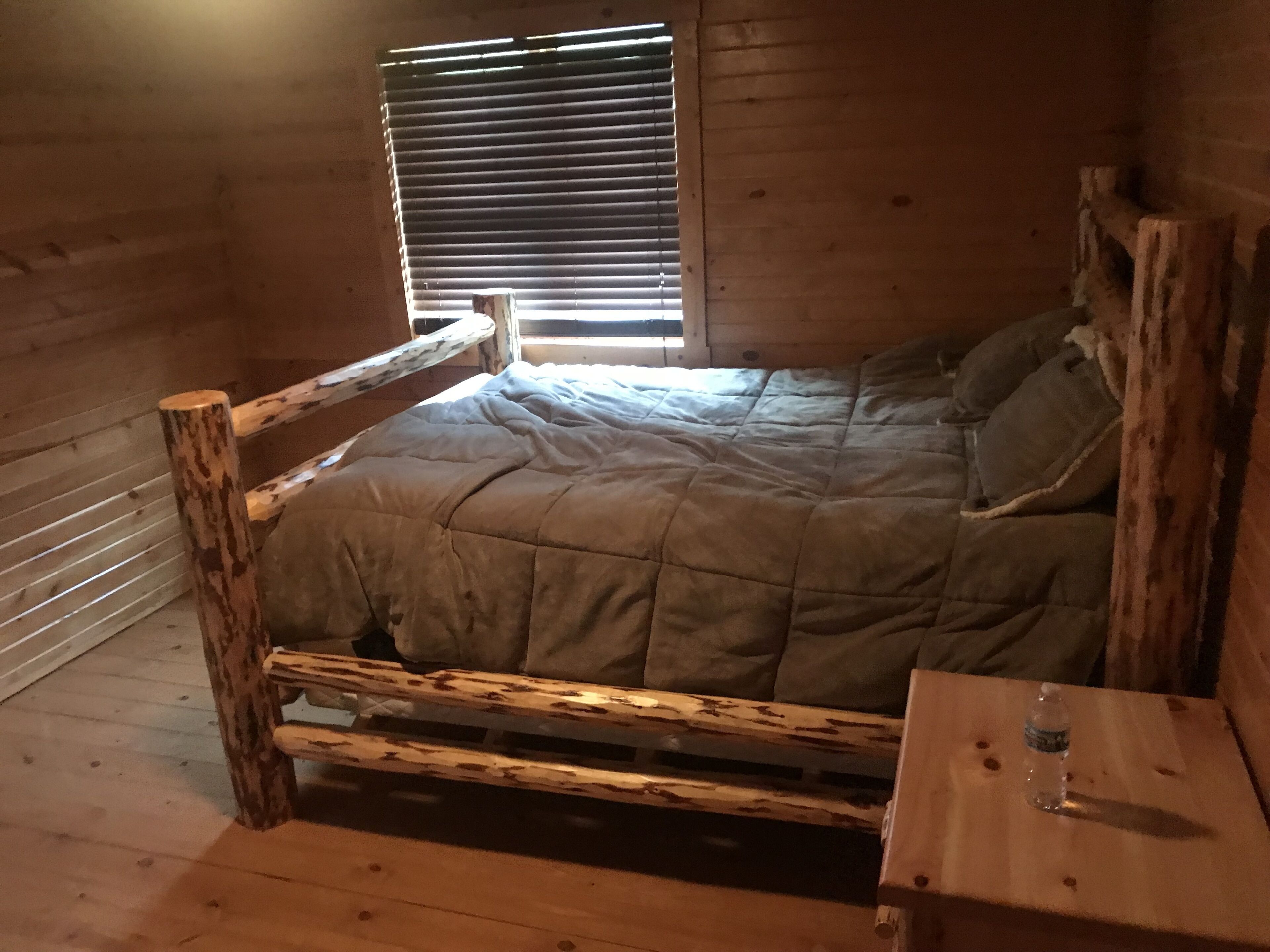 The Willow Cabin - Luxury Cabin on the Creek close to attractions