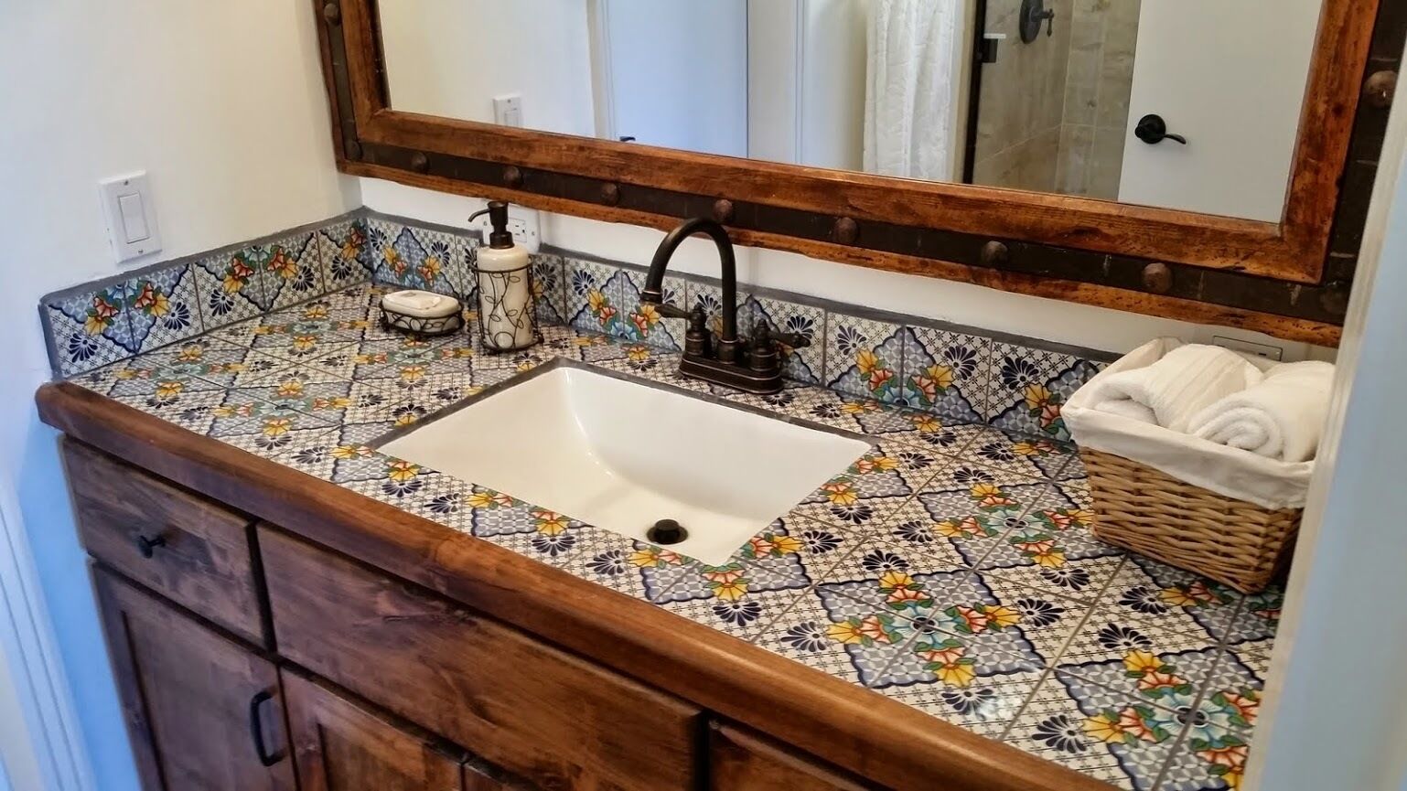 Ducha, secador de pelo, toallas