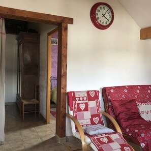1 bedroom, iron/ironing board, travel cot, free WiFi