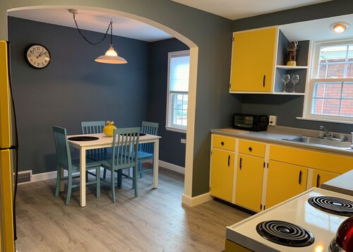 Business Friendly, Couple Friendly, Great Neighborhood, Minutes from the Falls!