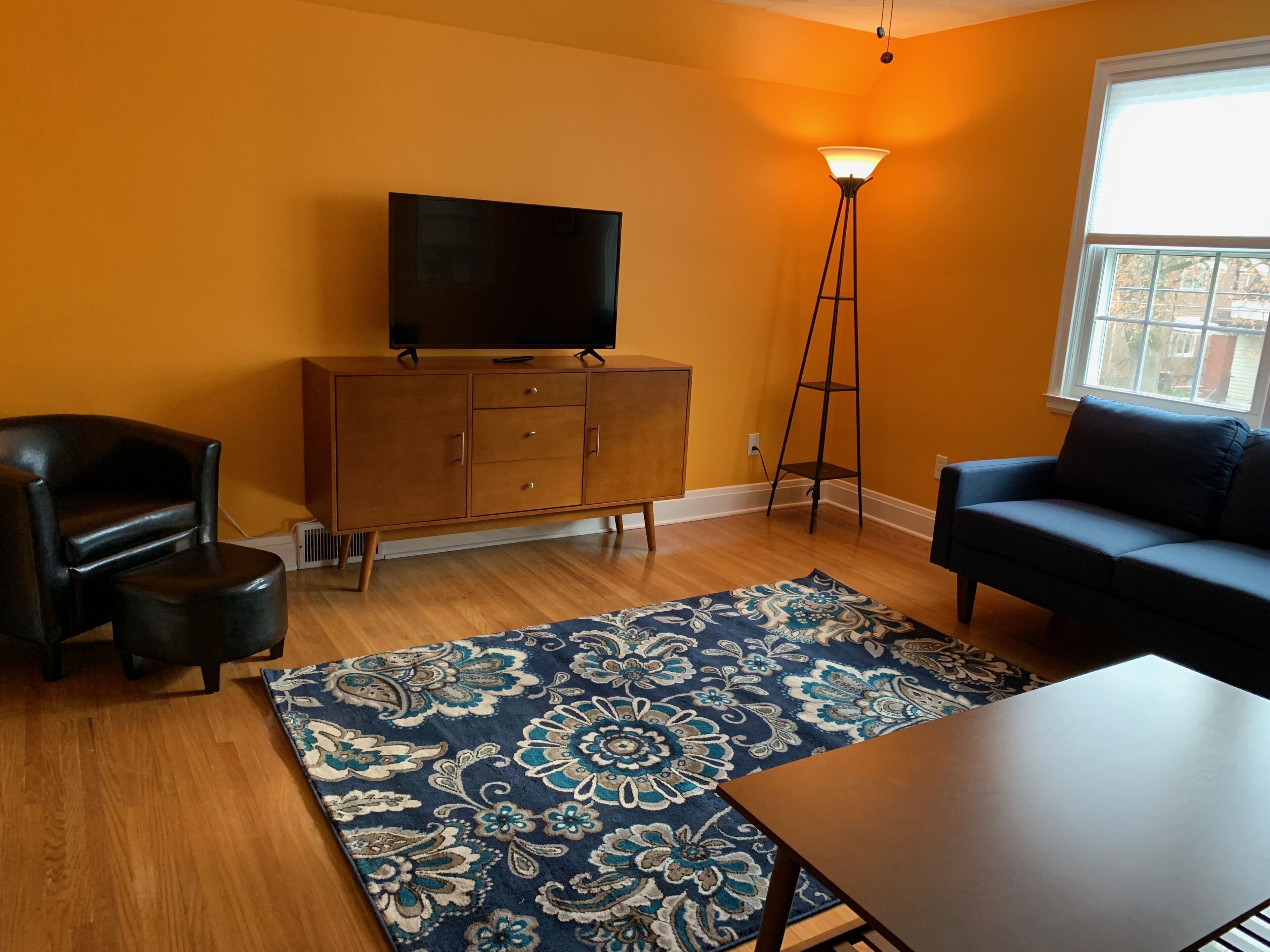 Business Friendly, Couple Friendly, Good Neighborhood, 10 minutes from the Falls