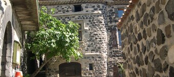 Separate gite without immediate neighbour on laid out field, a lot of space...