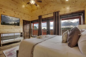 6 bedrooms, iron/ironing board, Internet, bed sheets