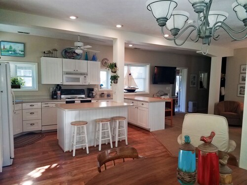 Family retreat close to Lake Maxinkuckee, Culver Academies, Golf, & Restaurants