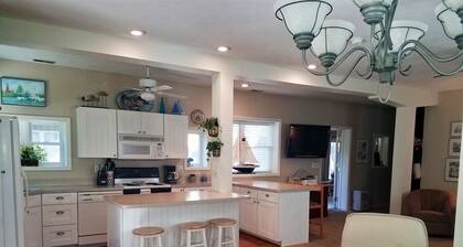 Family retreat close to Lake Maxinkuckee, Culver Academies, Golf, & Restaurants