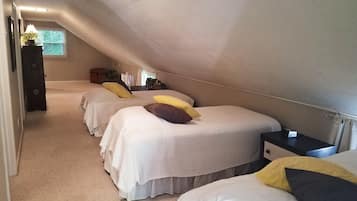 4 bedrooms, iron/ironing board, free WiFi, bed sheets