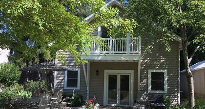 Family retreat close to Lake Maxinkuckee, Culver Academies, Golf, & Restaurants