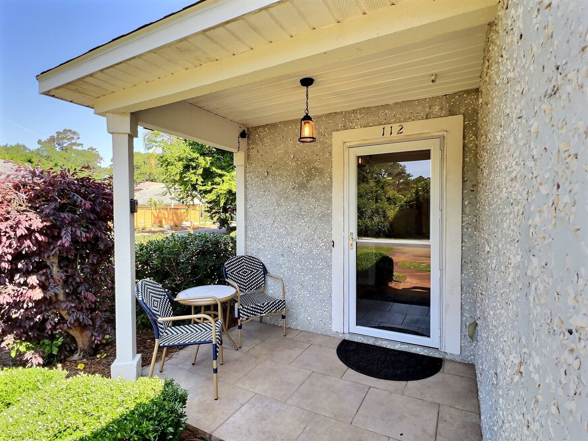  1/2 mile  to the beach, private pool, dog friendly, and a park!