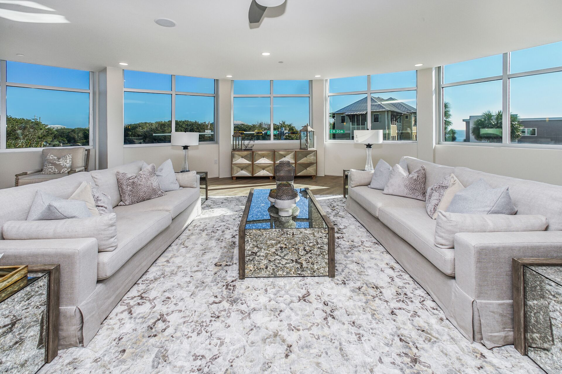 Gulf Views And Gulf Front Pool- Viridian Residences 201 By Royal Destinations