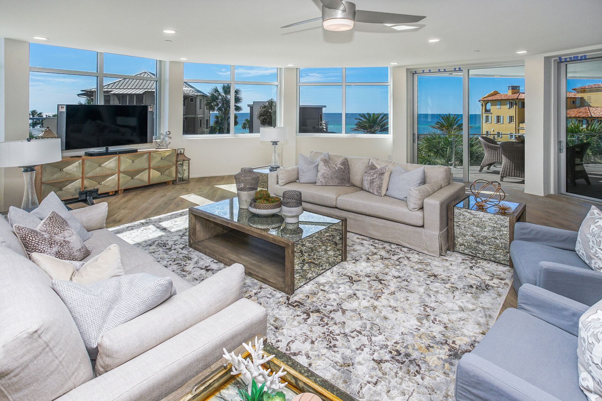 Gulf Views And Gulf Front Pool- Viridian Residences 201 By Royal Destinations