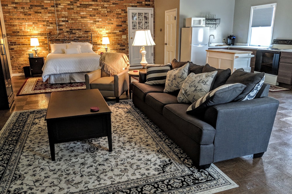 The Studio @ Portage Lion! Stand-Alone Studio Apartment-Close to Notre Dame