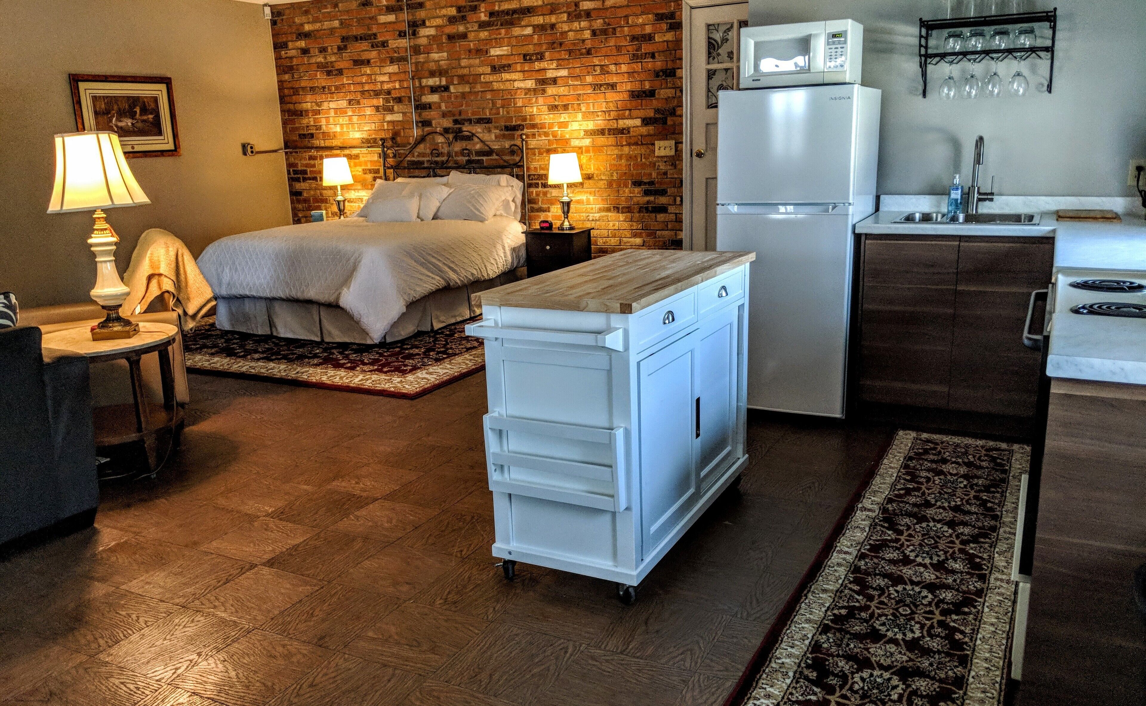 The Studio @ Portage Lion!  Stand-Alone Studio Apartment-Close to Notre Dame