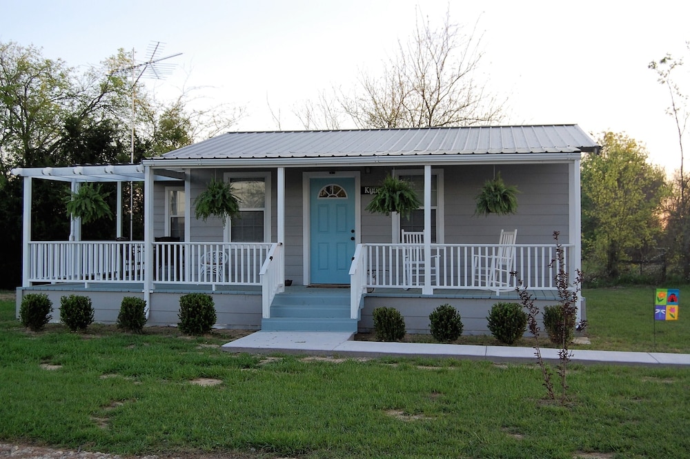 Circle P Cabins - First Monday Trade Days - Now with 3 cabins on 3 acres