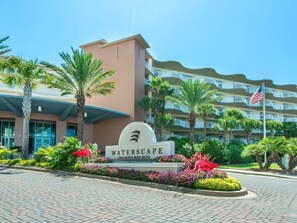 Exterior - 🦩Book Me Baby! Incredible Poolside! Waterscape A108 Courtyard Walk-Out🦩 (Fort Walton Beach)