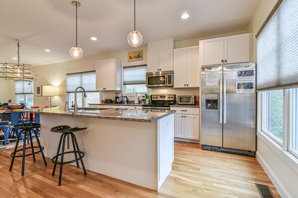 Fridge, microwave, oven, stovetop - Bright & Airy Loft with Scenic Views (Asheville)