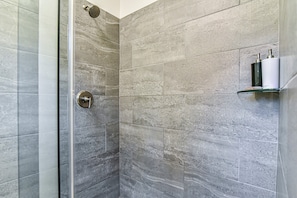 Combined shower/tub, hair dryer, towels, soap
