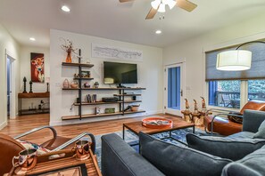 TV, books, stereo - Bright & Airy Loft with Scenic Views (Asheville)