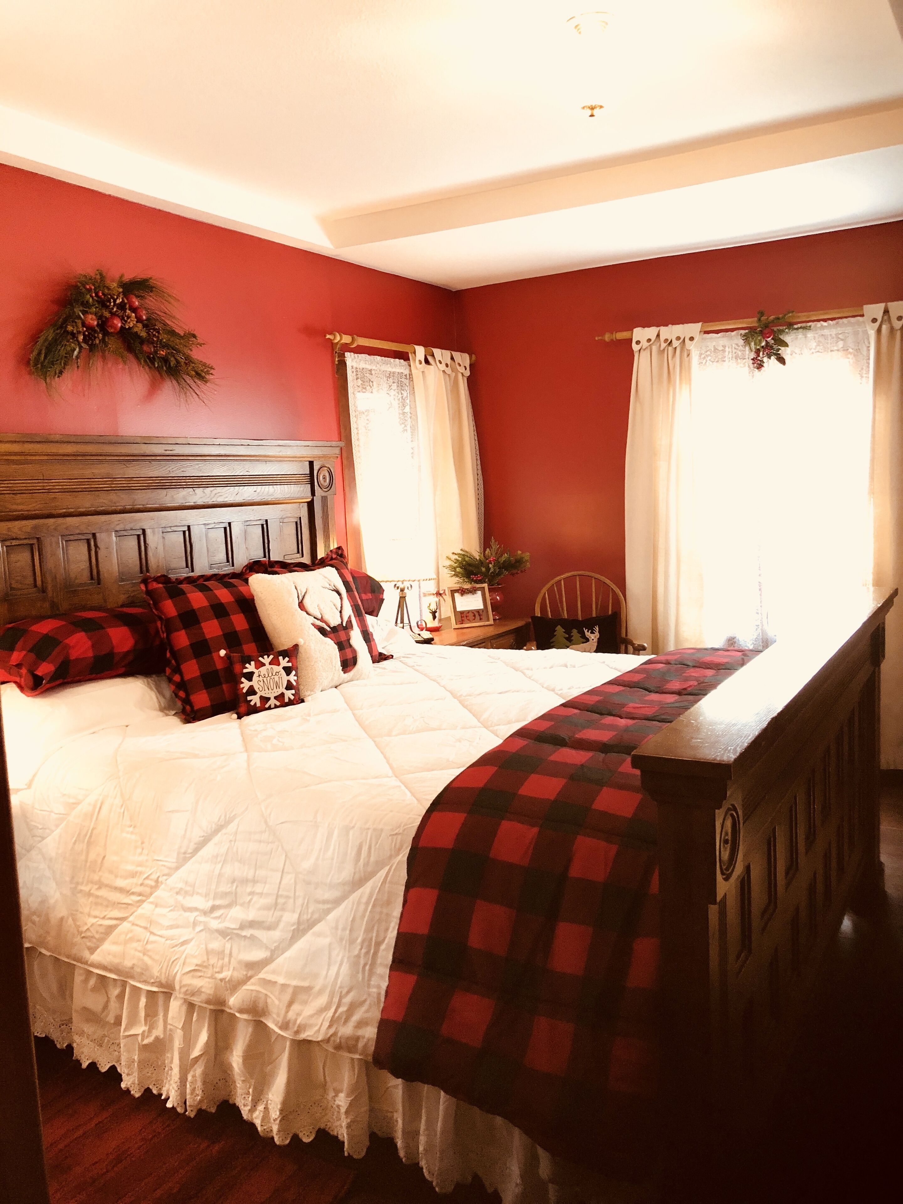 5 STAR **STRAWBERRY CORNER** CLASSIC CABIN ON CREEK, 1 MINUTE WALK TO VILLAGE!