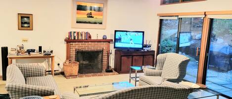 Smart-TV, Kamin, DVD-Player