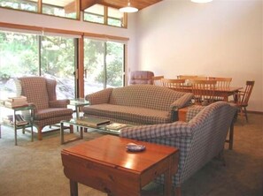 Smart TV, fireplace, DVD player