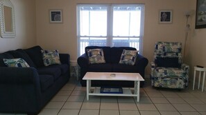 TV, books - Direct Gulf-Front Unit with Large Deck/Swing/Free WiFi & Parking  (Gulf Shores)