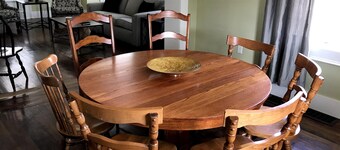 The Downtown House - 1820s home steps from Main Street in downtown Galena