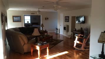 TV, fireplace, DVD player, books