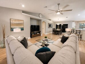 TV - True Happiness In Paradise!  Close To Everything!  Heated Pool! (Marco Island)