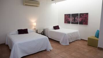 3 bedrooms, in-room safe, desk, iron/ironing board