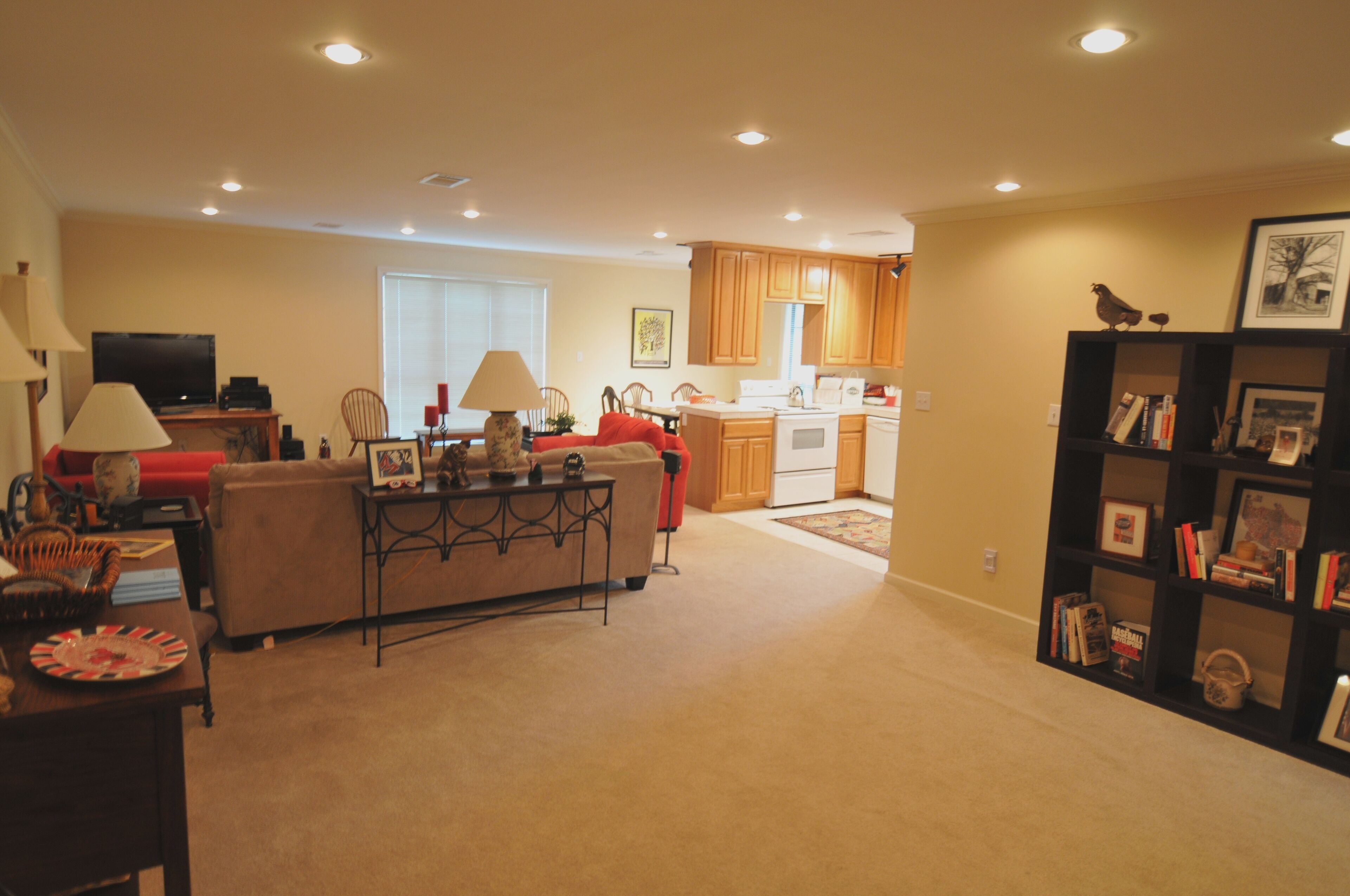 Beautiful Farmhouse- Easy Ride to the Square / Stadium.