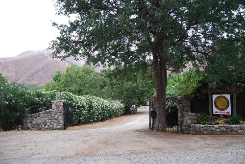 Nestled Between Sequoia Nat'l Park & Lake Kaweah - Riverfront 3 Acre Estate 