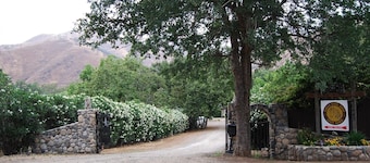 Nestled Between Sequoia Nat'l Park & Lake Kaweah - Riverfront 3 Acre Estate 