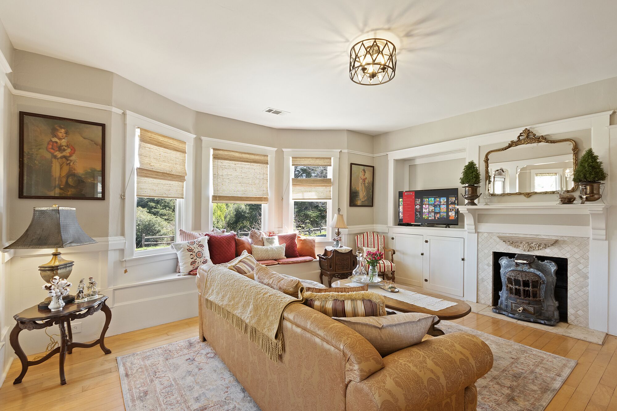 Historic Edna Farmhouse in the middle of Edna Valley Wine Country.