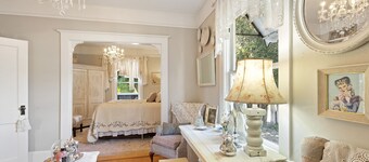 Historic Edna Farmhouse in the middle of Edna Valley Wine Country.