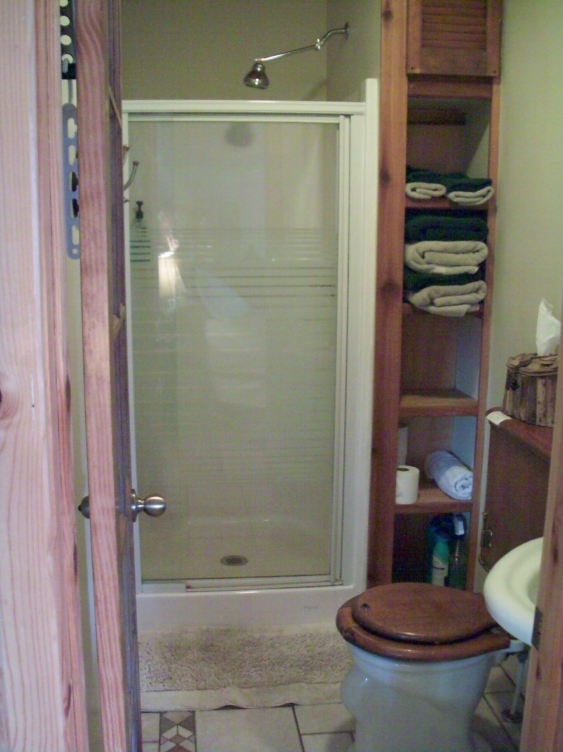 LAKEFRONT  Cabin On 17 Acres