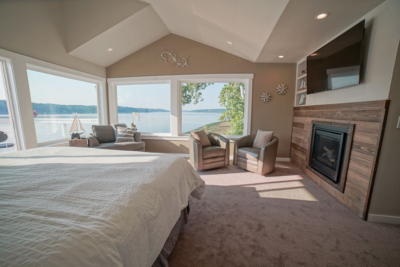 Driftwood Beach- Executive Waterfront Home with Kayaks