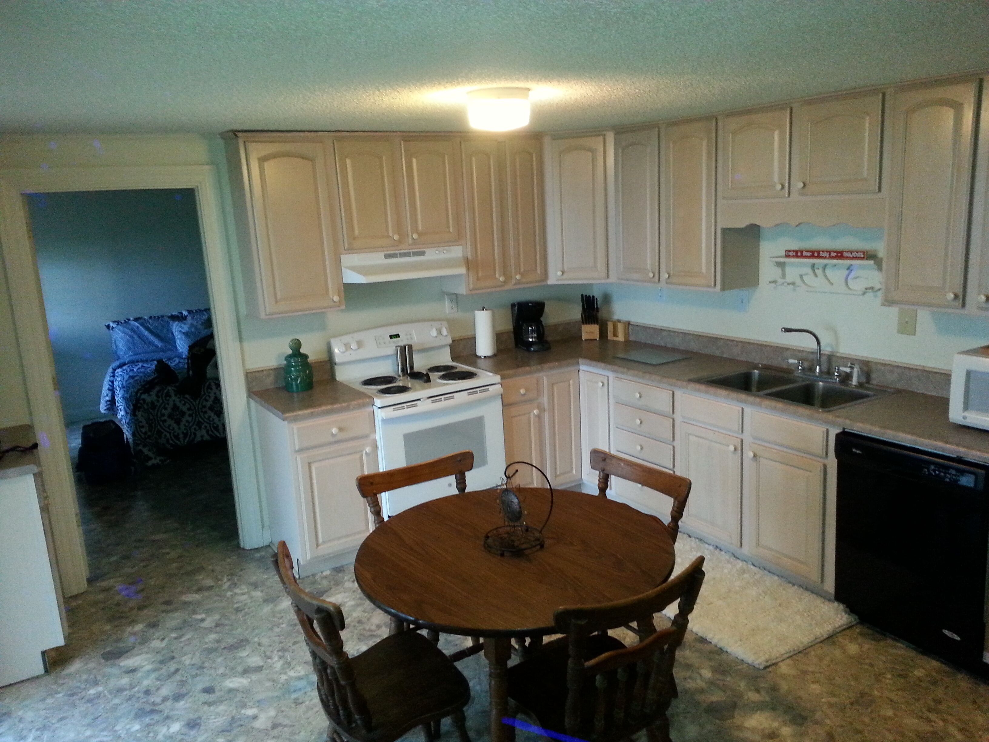 Relatively Secluded Location Yet Only 10 Minute Drive To Pubs And Restaurants.