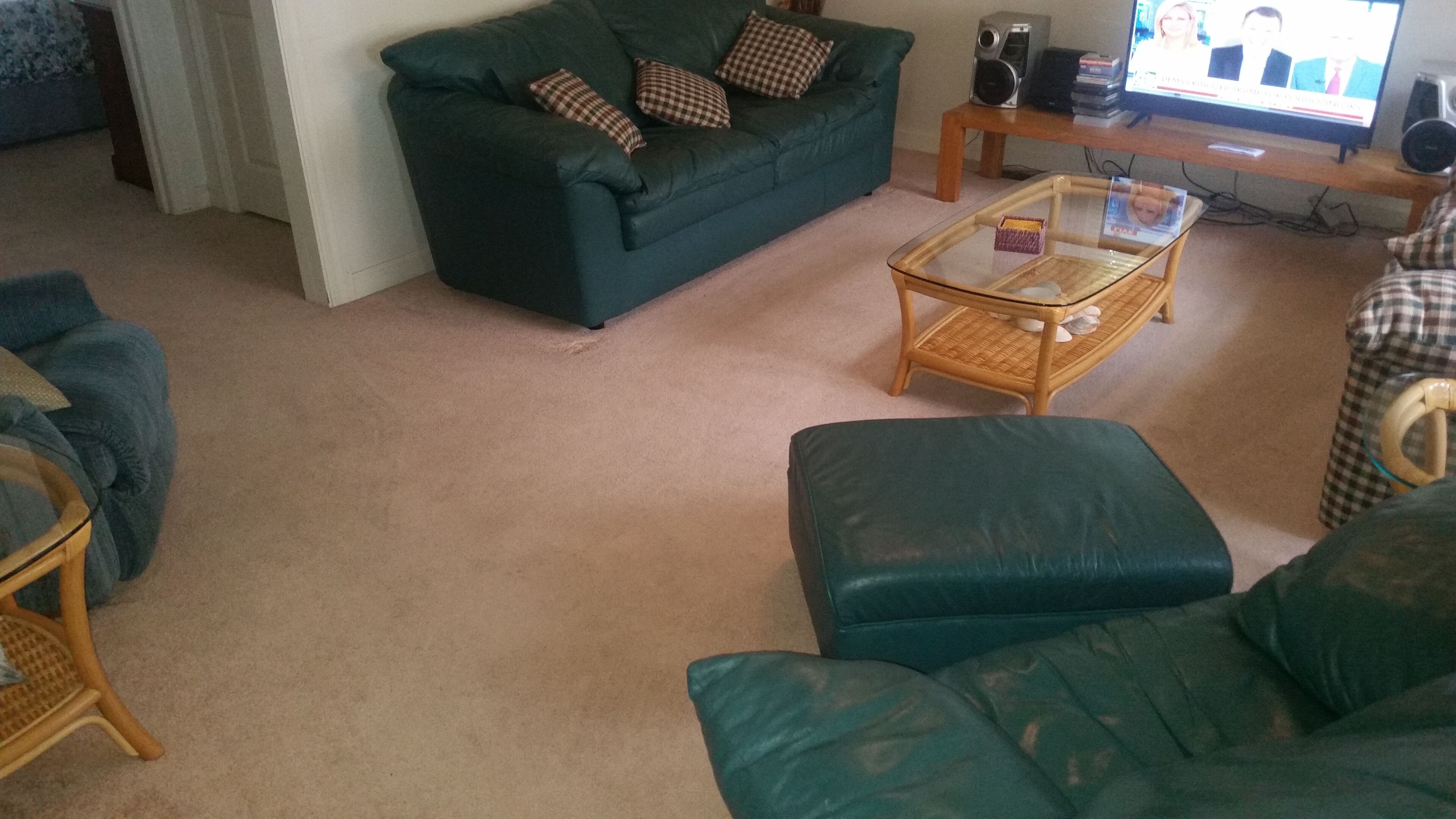 Relatively Secluded Location Yet Only 10 Minute Drive To Pubs And Restaurants.