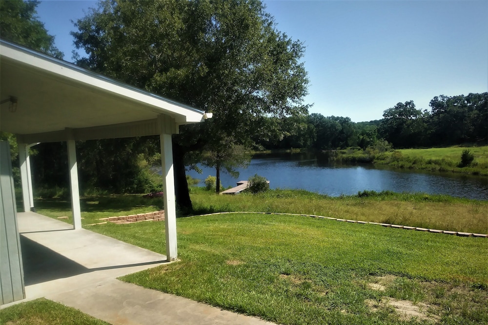 Lake cabin at B2 Ranch