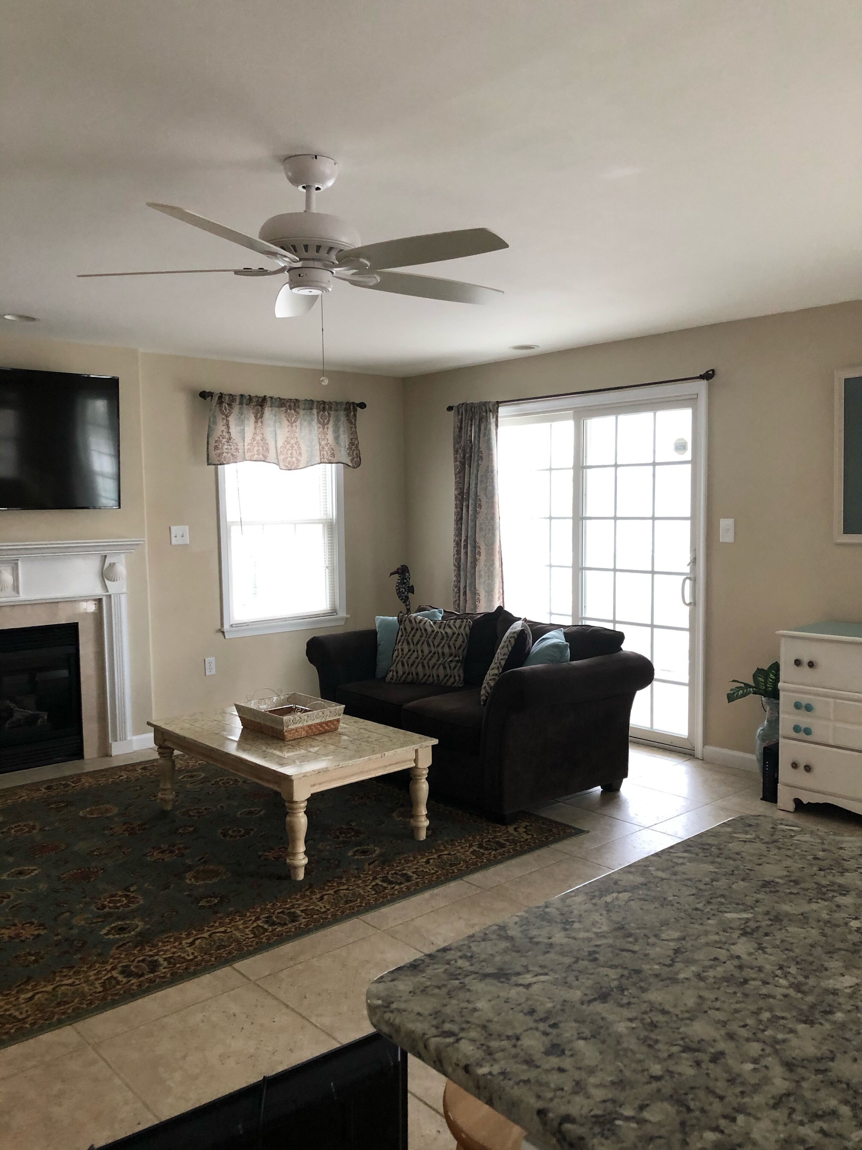 Gorgeous 4bed,2bath,1.5 blocks2beach,3 Car Parking 2inGarage 1 on driveway!