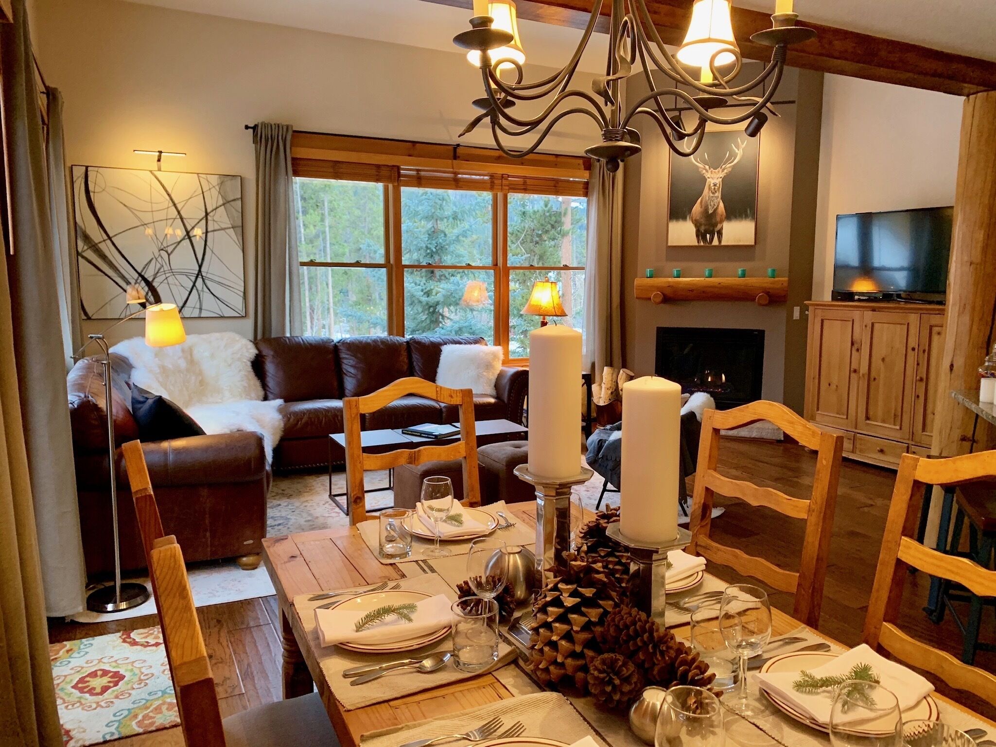 Elegant Escape / Stunning Views / Luxury 5-Beds / Convenient Lift Access