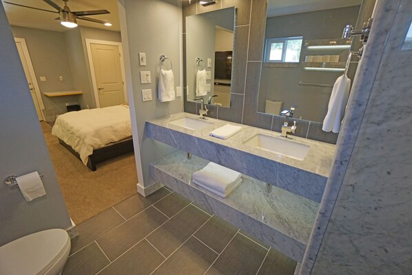 1 bedroom, iron/ironing board, free WiFi, bed sheets - Fun Guest Quarter With Bathroom Available For Rent Close To Downtown Bend. (Bend)