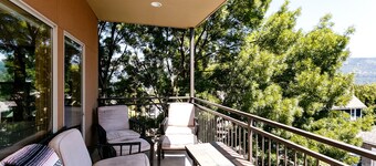 WONDERFUL Downtown Condo with everything in the heart of Hood River