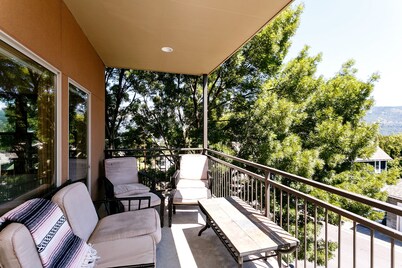 WONDERFUL Downtown Condo with everything in the heart of Hood River