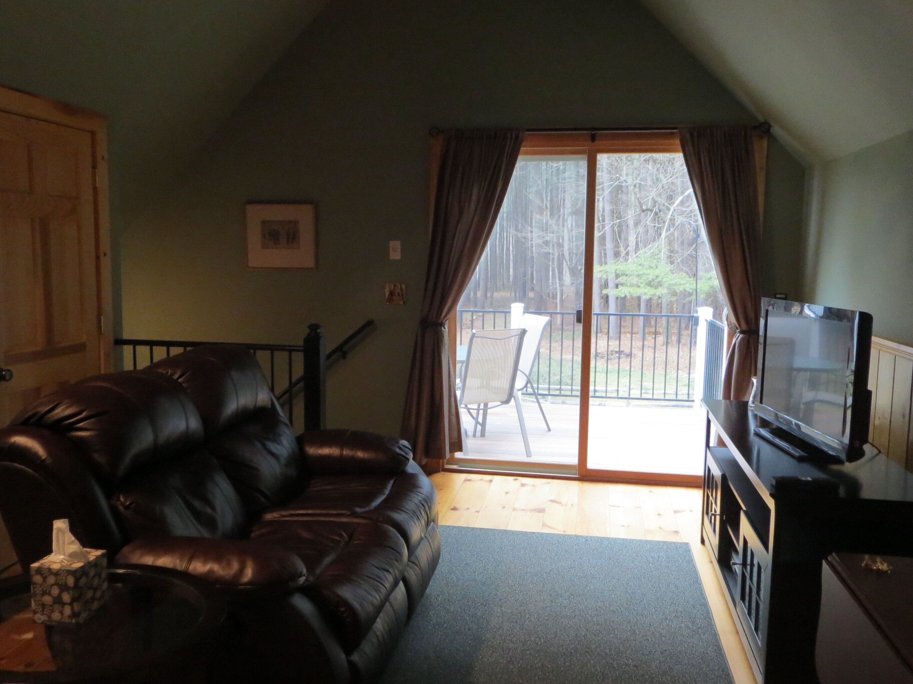 Cozy Organic Carriage House  in Woods